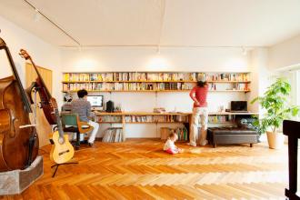 演奏会のできる広々リビング