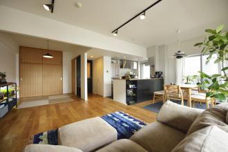 素足が気もち良い　広々リビング