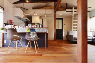 1階に仕事場、2階は明るく心地よいリビングを。子育てしながら仕事ができる住まい