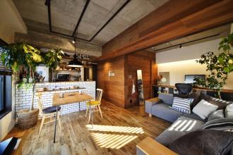 木、アイアン、打ちっぱなし。素材感が映えるヴィンテージ空間