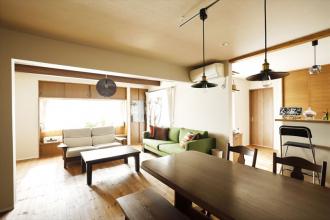 1階と2階とで世帯を分け、ちょうどいい距離感で暮らせる住まいに