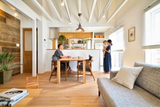 海を感じるリビングで…