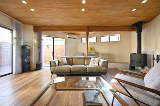 豊かな素材を継ぐ癒しの住まい