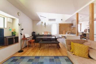 吹抜けで　なごむ、つながる