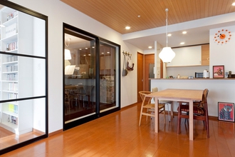 少しずつ手を加え、お気に入りの落ち着いたカフェのような空間へ