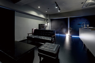 クールで無機質なデザインなのに、寒さや冷たさを感じない快適な空間