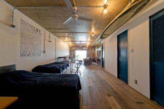 1ROOM仕立てのカルフォルニアスタイルリノベーション　夏風添え