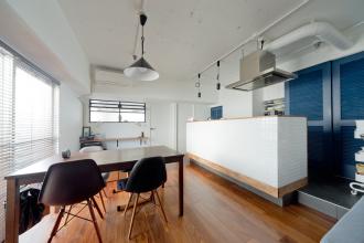 +ダークブルーのモダンな暮らし