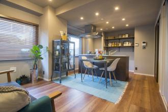 ペットと暮らす大きな庭付きのお家