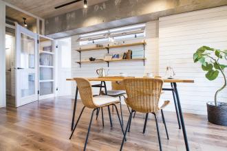 ベランダから江之島の海を見渡す湘南サーファーのためのお家