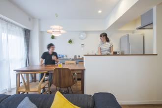 立地重視で選んだ物件。最新設備を取り入れ、快適に暮らす。