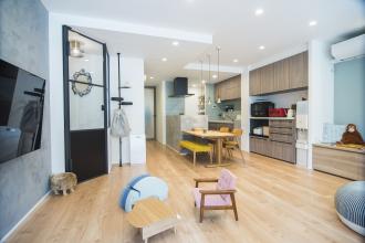 暗かったリビングを明るくリノベーション。生活を快適にする造作家具で家具いらずの家