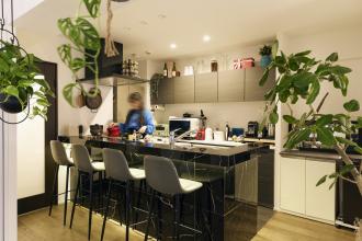 昼と夜で違う雰囲気を楽しめる家