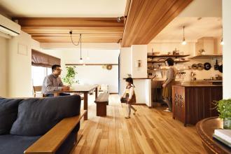 笑顔の花びら舞う こどもに優しい無垢づくり -木が主役の家-(マンション)