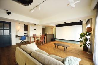 ホームシアターを完備した ミニマリストアレンジのすっきりLDK(マンション)