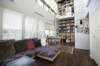 メゾネットならではのプランで大好きなインテリアを満喫(マンション)