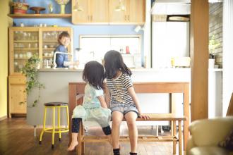 お菓子みたいなキレイ色 -屋根裏づかいのカラフルLDK-(一戸建て)