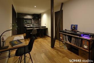 大人の男が暮らす家 -アイアン家具と造る、無骨なリラックス空間-