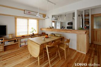 国産杉をふんだんに自然が香るリビング