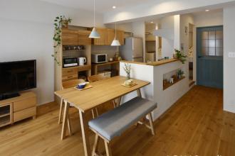 元気なビタミンカラーで創る！「行き止まり」のない家