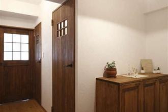 自然素材に溶け込むホームシアターリビング