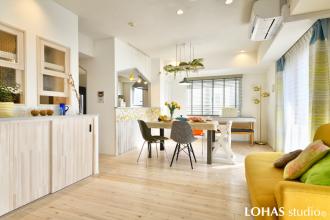 三角屋根から広がるカラフルハウス