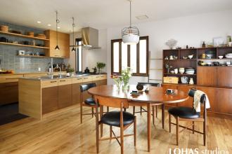 ニュアンスカラーで作る創造力豊かな住まいへ(一戸建て)