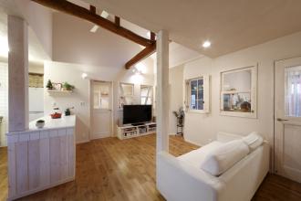 冬は０℃の２階がポカポカ 光の通り道で「遊び」ある子世帯リフォーム