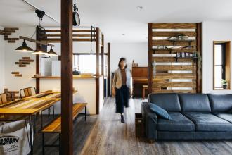 木の素材感あふれる二世帯住宅リノベ