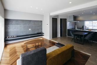 シャープで高級感あふれるマンションリノベ