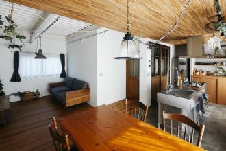 アンティークな質感漂う二世帯住宅化リノベーション