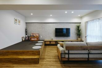 小上がりの畳スペースで寛げる、マンションリノベーション