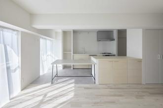 白を基調とし柔和な印象を与えるマンションリノベ