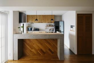 木×モルタルが調和した愛猫と暮らす家