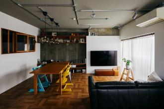 無骨さにレトロな雰囲気を織り交ぜたデザインリノベーション