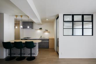 明るさと機能性に満ちた家族と繋がる住まい