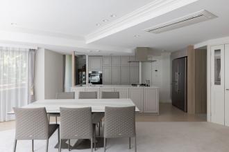 クラシカルモダンな空間で優雅なひとときを