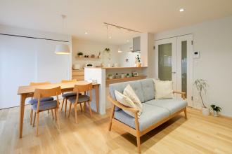 新たに芽吹く家族の色