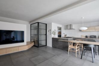 素材が生きる陰影のある住まい