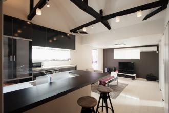 実家で2世帯   ～シックでモダンな2階子世帯～