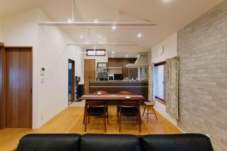 ワークスペースというより【コックピット】のある開放的なLDKに住む