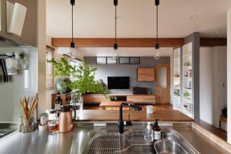 実家を増築した二世帯住宅　～ランドリールームを設けて家事が楽しい家に～