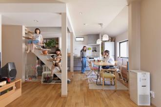 家族をつなぐロフト階段