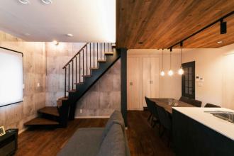 回遊動線とリビング階段で気持ちの良い二世帯同居を実現