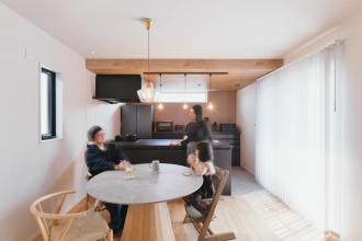 受け継いだ家で自分たちらしく住む