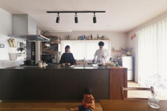 ナチュラルビンテージの家　～回遊動線と無印良品収納で造る家事楽な家～