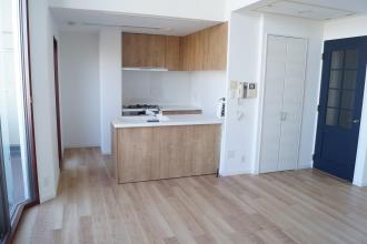 眺望と風通しを活かした、スタイリッシュでシンプルな明るい家