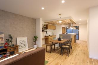 モダンと自然の融合：ライフスタイルに寄り添うダイニング空間