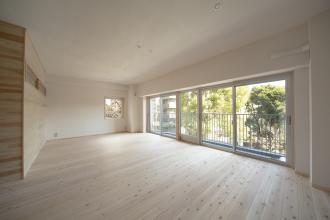 自然素材で作る、子育て世代のマンションリノベ