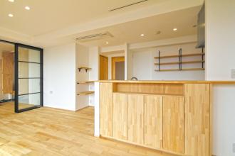 自然素材でつくる、ホテルライクなすっきりデザインのマンションリフォーム